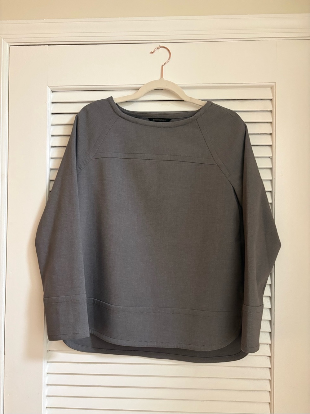 Banana Republic Women’s Relaxed Crewneck Long-Sleeve Blouse Size XS